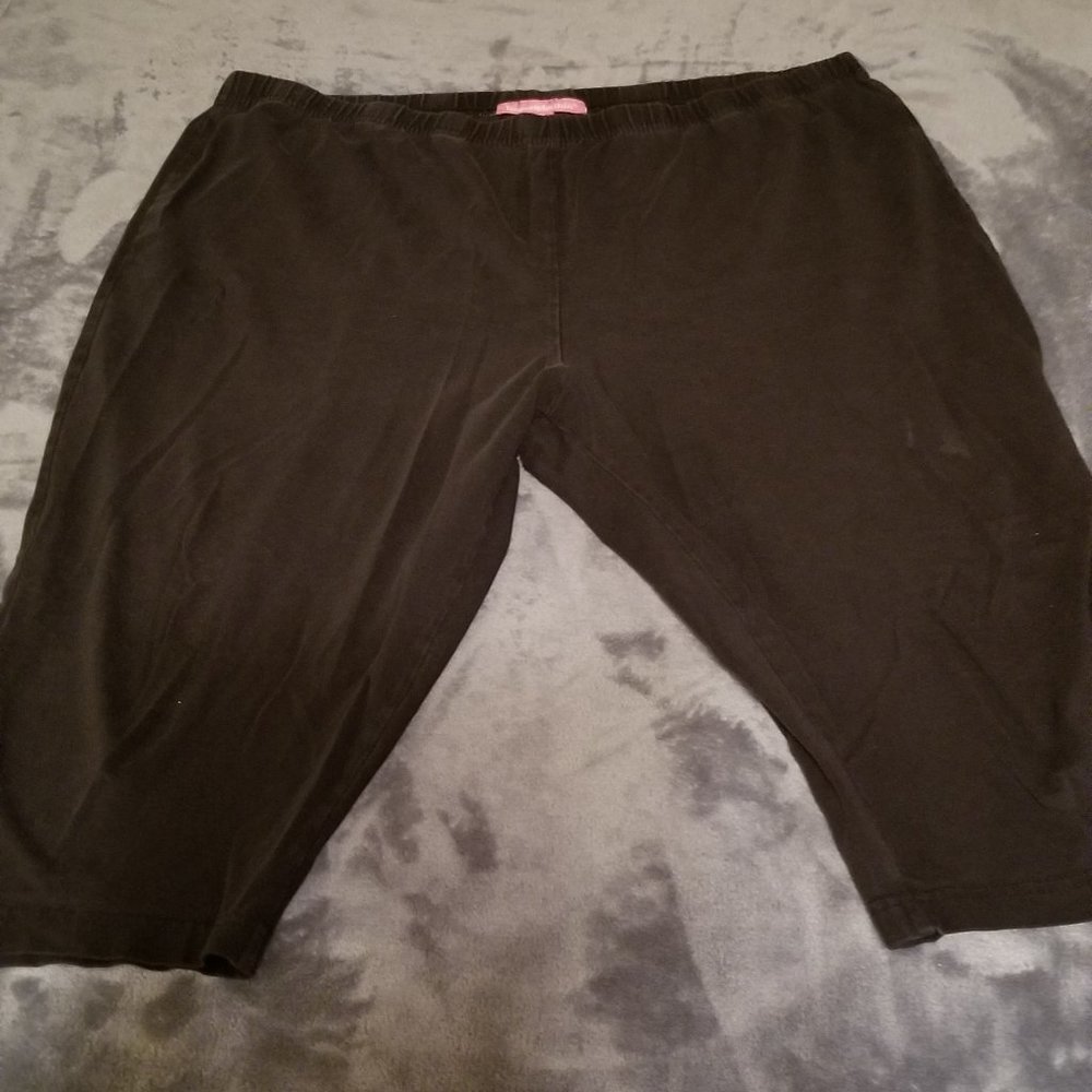 Black, comfy Capris